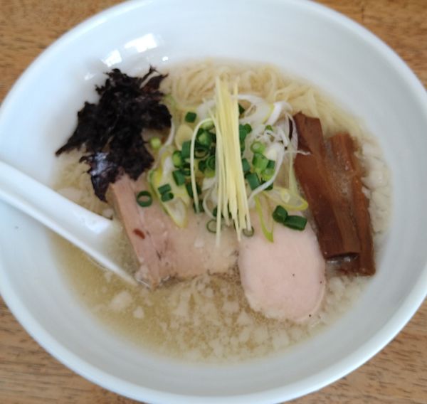 「背脂生姜塩拉麺」@麺屋 心羽の写真