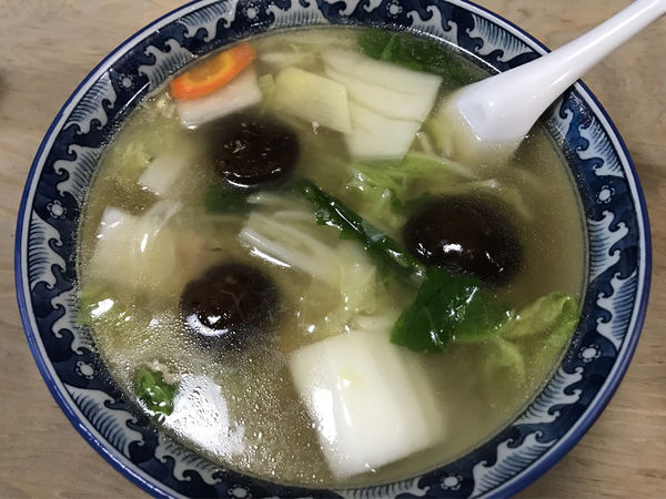 「しいたけ肉そば」@永楽苑の写真