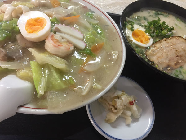 「中華丼半らーめんセット」@御食事処 のぎくの写真