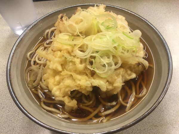 「天ぷらそば(¥390)」@そば処 かめや 神田西口店の写真
