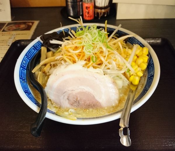 「味噌らぁ麺 大盛 背油 辛ねぎ」@麺匠えにしの写真