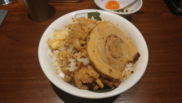 「汁なしそば(並)」@ラーメン 雷 東京本丸店の写真