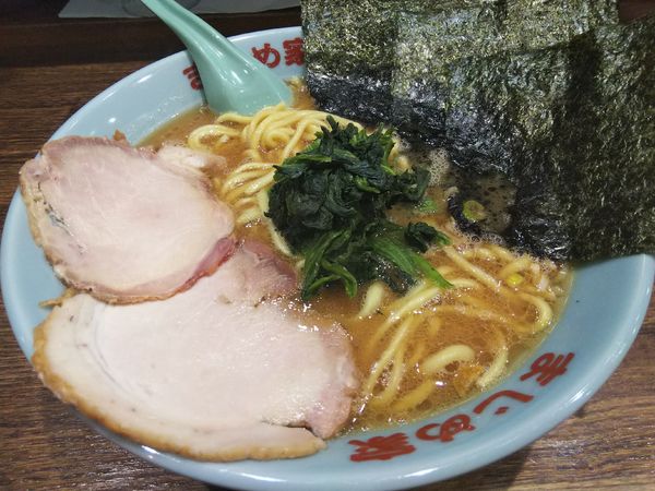 「ラーメン　並　※麺：かため＆味：濃い　※㋗で５００円」@豚骨醤油ラーメン まじめ家の写真