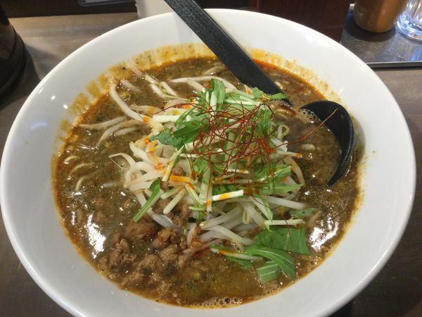 「覇王担々麺黒(¥800)」@麻辣専科 覇王 神田北口店の写真