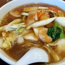 広東麺（炒飯とのセットで８００円）