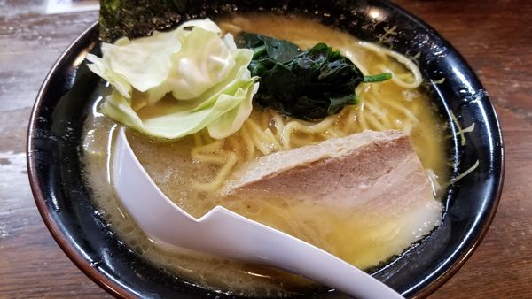 「豚骨塩らあめん」@らあめん 寸八 総本店の写真