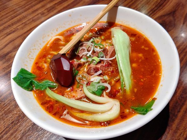 「マーラー牛肉刀削麺(並盛)1,080円」@上海華龍 ヤマダ電機LABI1高崎店の写真