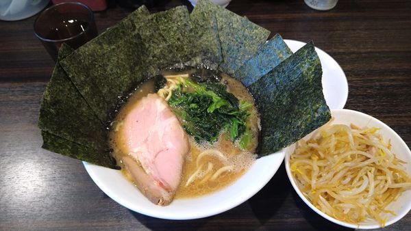 「六角家イズムライト豚骨ラーメン¥730+海苔7枚¥120-」@横浜らーめん 寿三家の写真