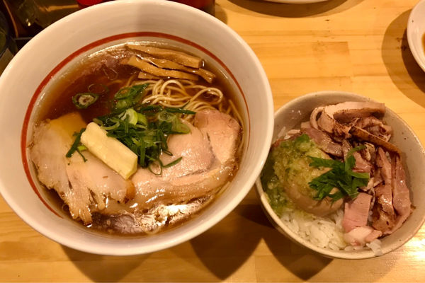 「らーめん醤油850  玉子丼300」@川の先の上の写真