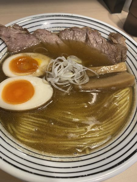 「超煮干らぁめん+味玉」@煮干しらぁめん 猫トラ亭の写真