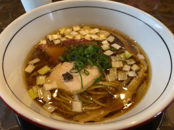 「醤油そば」@特級鶏蕎麦 龍介の写真