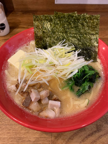 「ラーメン」@濃厚豚骨家系ラーメン 革麺家 岩出店の写真