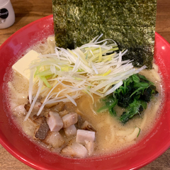 濃厚豚骨家系ラーメン 革麺家 岩出店の画像