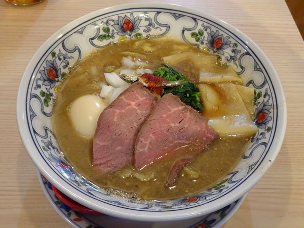 「すごい味玉煮干しラーメン(968円)」@すごいビーフ煮干しラーメン ビーフキッチンスタンド 立川店の写真