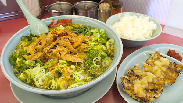 「限定/極旨もつ味噌ラーメン+大盛り+もつ増し+薬味ネギ+他」@ラーメン山岡家 瑞穂店の写真