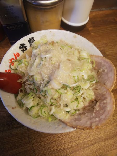 「ラーメン チャーシュー１枚 ネギ多め 背脂ギタ」@らーめん弁慶 門前仲町店の写真