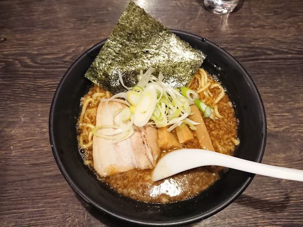 「節骨こってりラーメン ￥750 ポイントカードで小ライスサー」@節骨麺たいぞう 王子店の写真