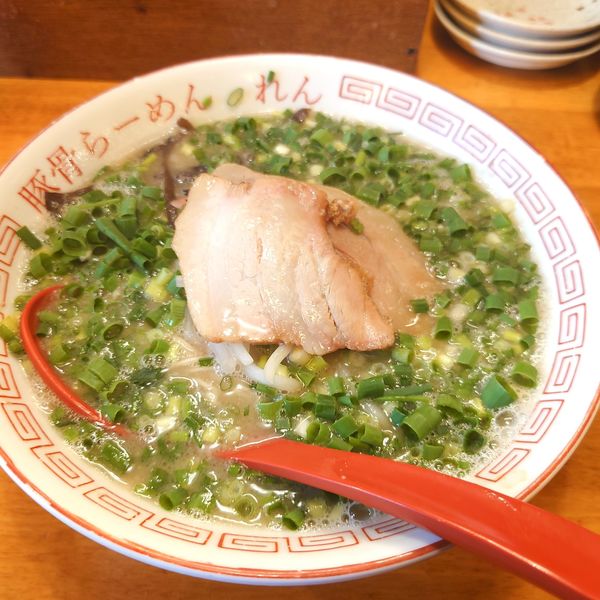 「博多ネギらーめん790　ハリガネ　替玉110　カタ」@豚骨らーめん れんの写真