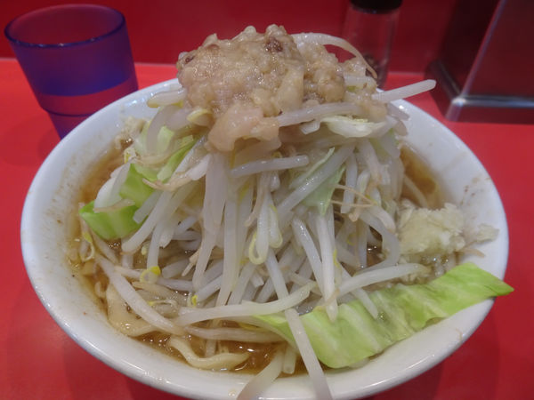 「ミニラーメン　720円【無料トッピング】ニンニク　アブラ　野菜」@麺屋 桐龍の写真