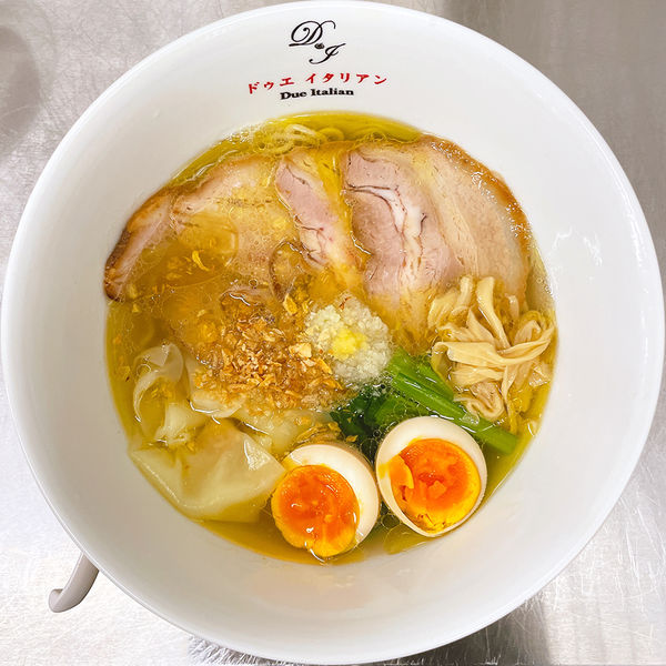 「具だくさんの塩わんたん麺」@らぁ麺 ドゥエ イタリアン 東急プラザ渋谷の写真