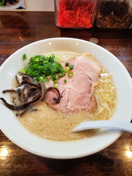「豚骨ラーメン+替玉」@うまか丸の写真