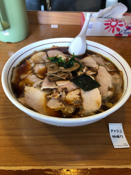 「醤油チャーシュー特盛（950円）」@らーめん ヒグマ 小千谷本店の写真