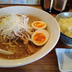 赤まろラーメン（¥950）+焼きチーズごはん（¥300）