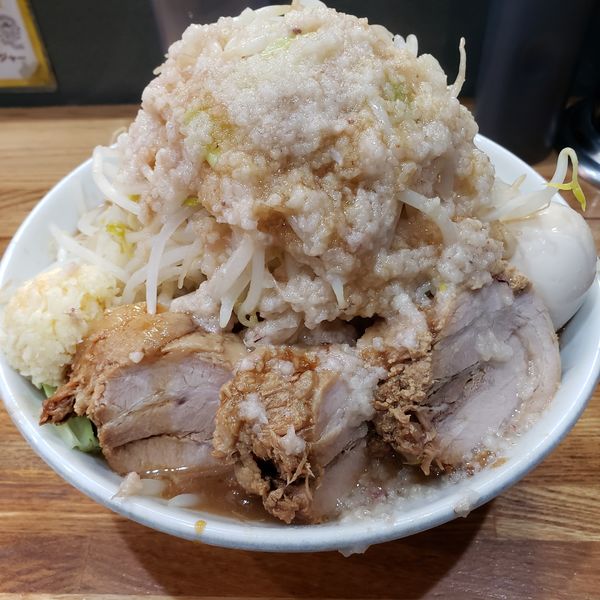 「ラーメン(並)＋特製」@デカ盛り戦隊 豚レンジャーの写真