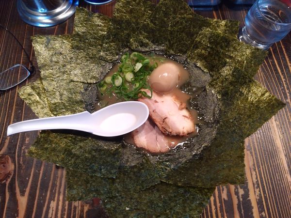 「ラーメン+半熟煮卵+のり」@横浜家系元町家の写真