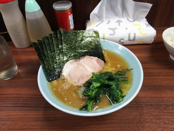 「ラーメン並 盛脂多味濃+海苔」@横浜ラーメン 武蔵家 大山店の写真