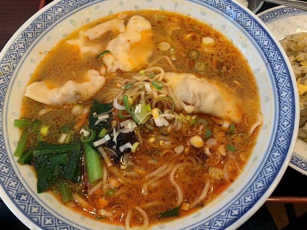「自家製水餃子ラーメンと半炒飯」@台湾料理 阿里山の写真