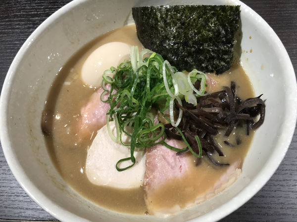「特製鶏の骨ラーメン＋替玉ペペロンチーノ」@鶏の骨の写真