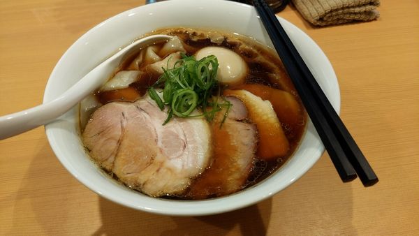 「特製らーめん（醤油）」@らぁ麺 すぎ本の写真