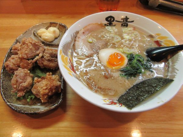 「とんこつしょうゆ（６００円）＋鶏唐揚げ４２０円」@とんこつらーめん 黒竜の写真