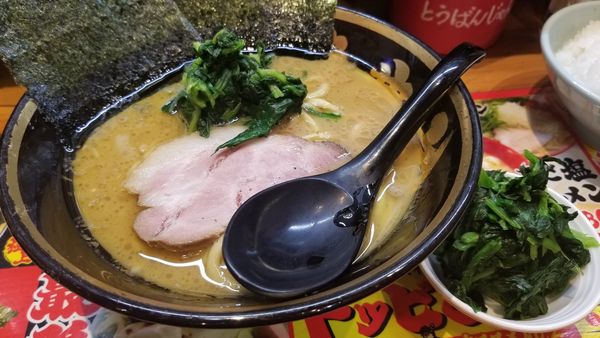 「ラーメン　ほうれん草トッピング」@吉祥寺 武蔵家 松本店の写真