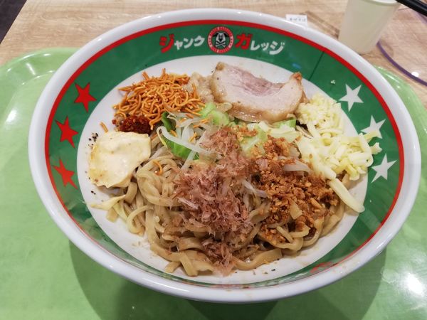 「まぜそば」@ジャンクガレッジ カインズ朝霞店の写真