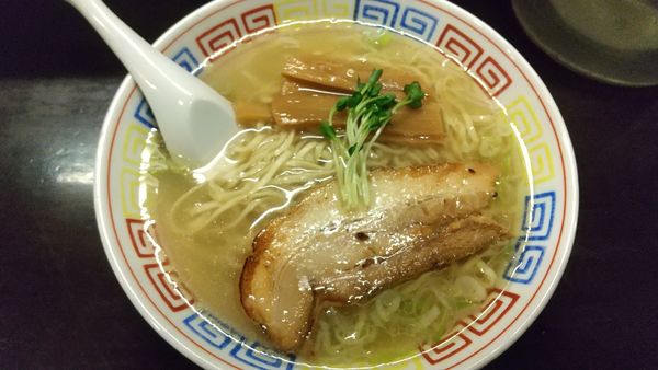 「まさかの醤油らーめん（ゲリラ限定）900円」@づゅる麺 池田の写真
