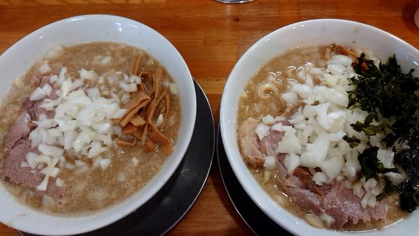 「中華そばとバラ海苔、玉葱、中脂」@中華そば136の写真