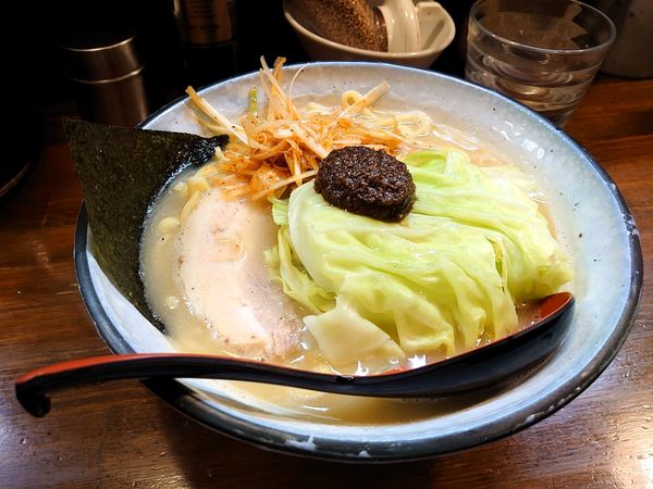 「熟成練り醤油らーめん（大盛）」@『   』（無銘）の写真