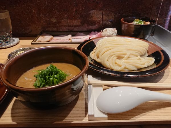 「つけめん＋特選全部乗せトッピング＋塩とスダチ＋辣油辛味」@中華蕎麦 とみ田の写真