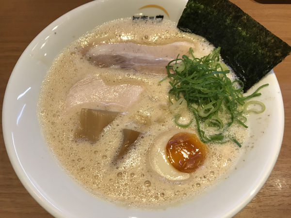 「鶏白湯魚介濃縮らーめん」@ヒキュウの写真