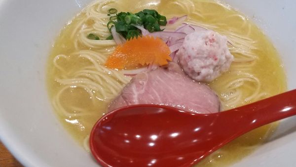 「煮干し香るカニ白湯塩ラーメン（限定950円）」@麺屋 翔 御徒町店の写真