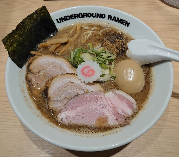 「特製ラーメン(濃厚、1100円)」@頑者 UNDERGROUND RAMEN 川越駅店の写真