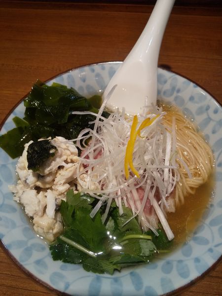 「【限定】ゆず香る真鯛しょうゆら～めん900円ライス100円」@寿製麺よしかわ 川越店の写真