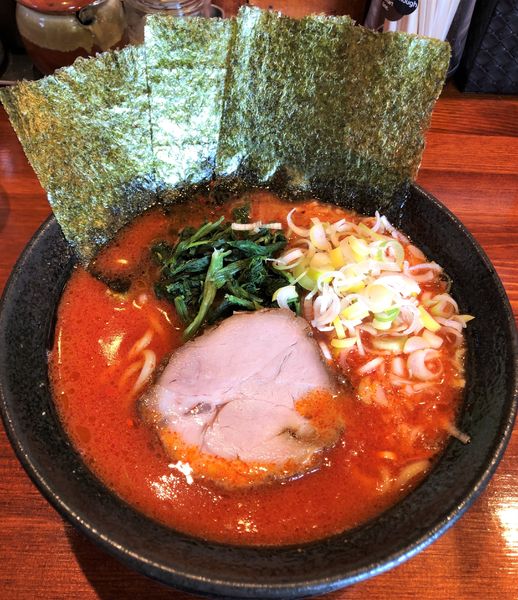 「赤辛豚骨ラーメン」@らーめん三郷家の写真