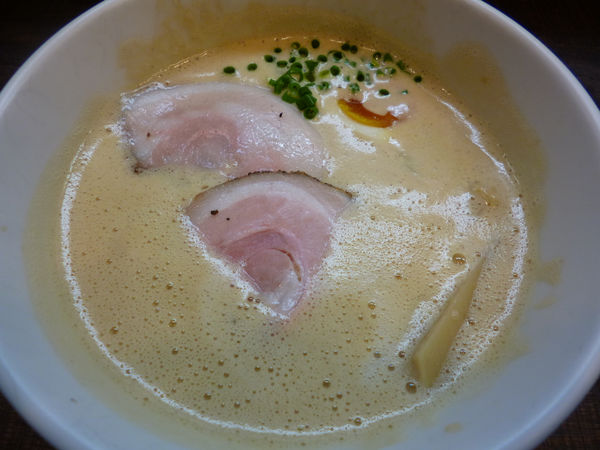 「豚CHIKIしょうゆラーメン」@ラーメン家 みつ葉 本店の写真