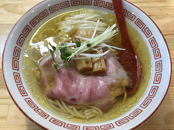「中華そば 白醤油」@自家製麺 くろ松の写真