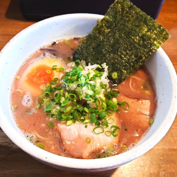 「塩豚骨らーめん860　ハリガネ　替玉130　カタ」@豚骨らーめん いちご家の写真