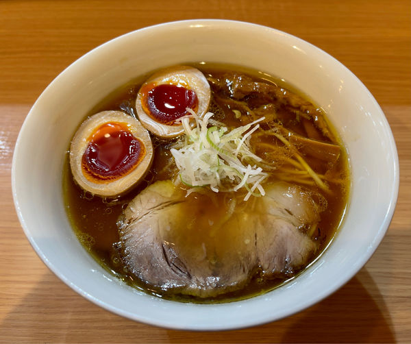 「味玉入り醤油らーめん」@RAMEN ガモウスマイルの写真
