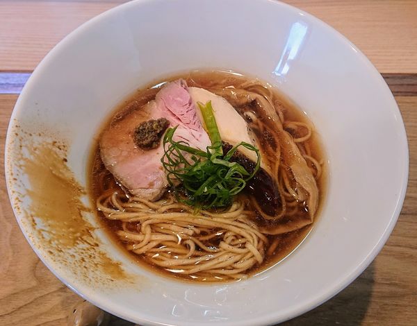 「名古屋コーチンの醤油らぁ麺」@らぁ麺 彩どりの写真